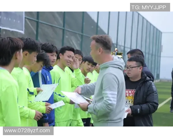 共青足球助力青少年成长培养未来足球人才的希望之路